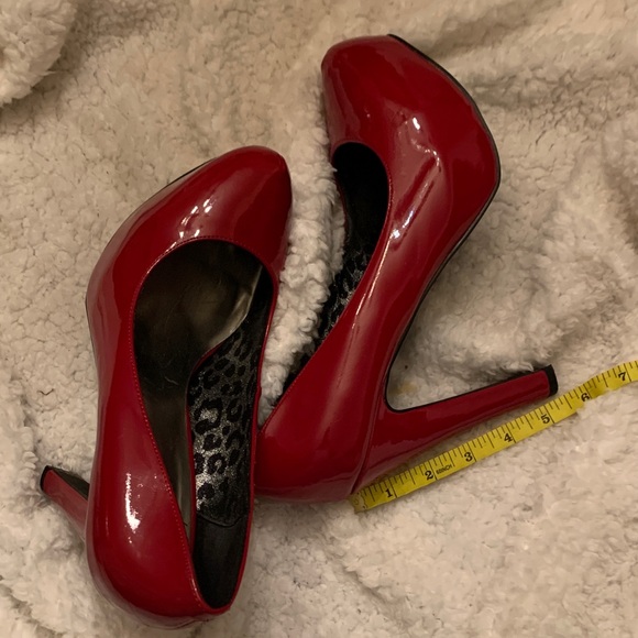G by Guess Bold Red Platform Heels size 11 - Picture 10 of 10